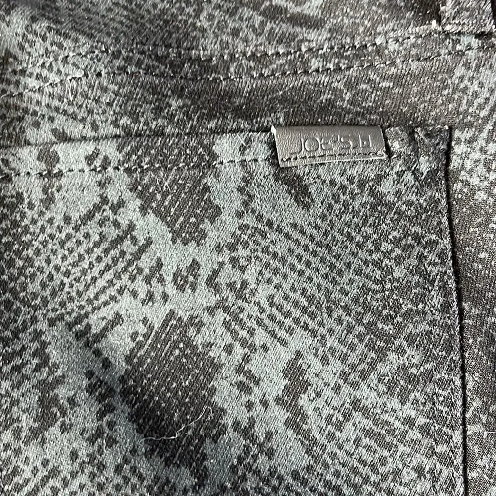 The Icon Mid rise skinny ankle size 28 Joe's Jeans Charlie Black Snake Print